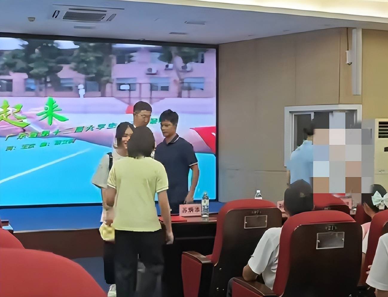 门还是不免 门还是不免