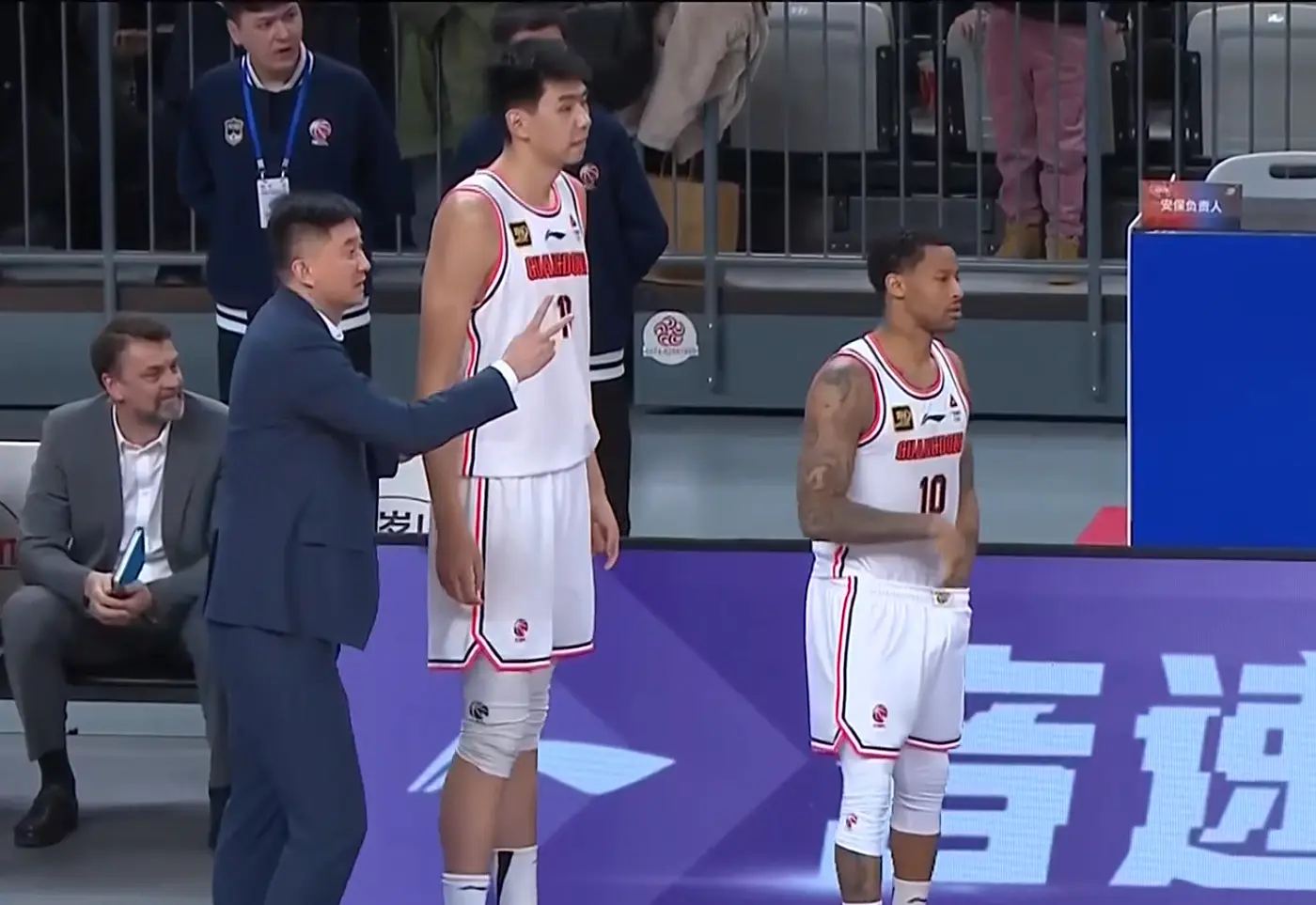 强的篮板球 强的篮板球