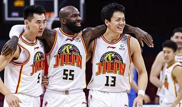 吃手感和暖, 打三号位姜, 水平很不一